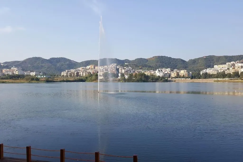 Appartement Bright Guest Suit 15 Min By Bus To Center Tirana