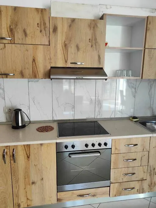 Bright Guest Suit 15 Min By Bus To Center Tirana Appartement