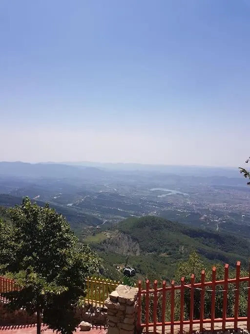 Appartement Bright Guest Suit 15 Min By Bus To Center Tirana